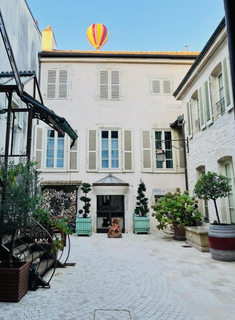 Le Clos Sainte-Marguerite Beaune  Bilik gambar