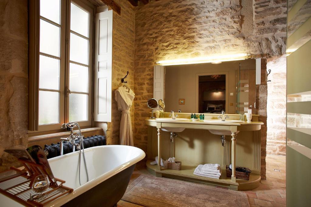 Le Clos Sainte-Marguerite Beaune  Bilik gambar